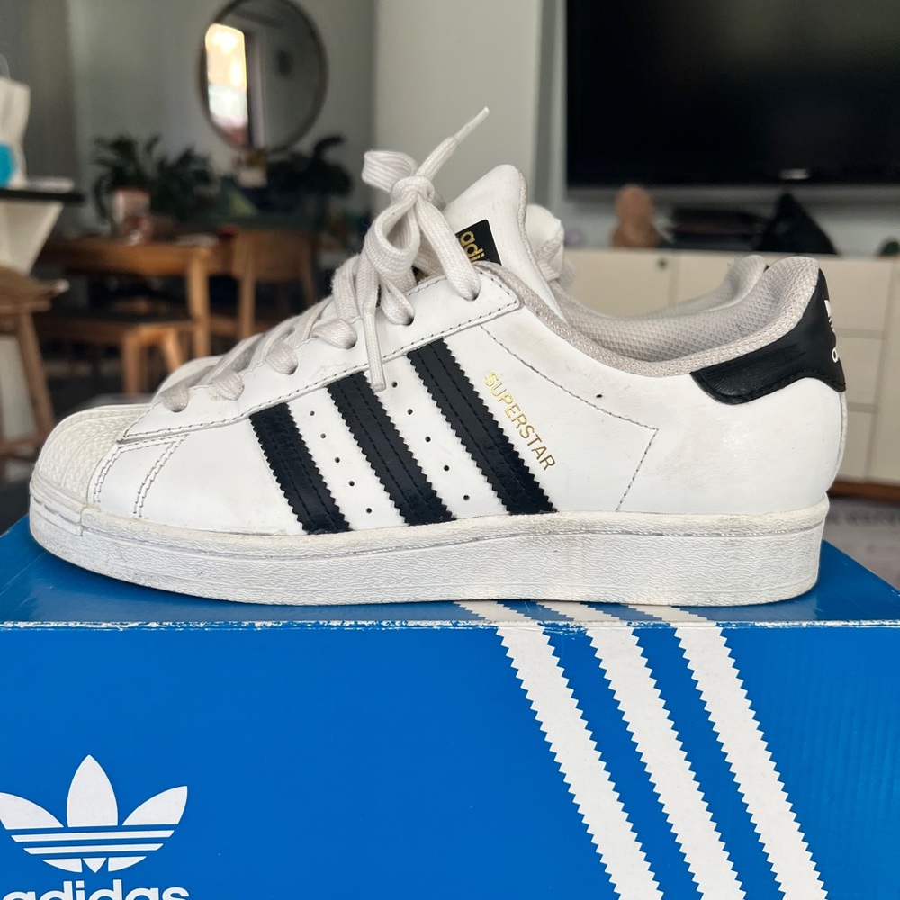 OG Women’s Superstar White and Black Shoes Sz 6.5
